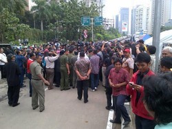  Diguyur Gerimis, Jokowi Resmikan dan Jajal JLNT Kampung Melayu-Tanah Abang