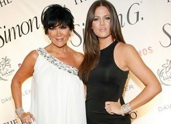  Khloe Kardashian Shock Diminta Ibu Operasi Hidung Saat Usia 9 Tahun