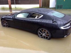 Aston Martin Jadi Korban Banjir