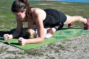 Foto-foto Kontroversial Ibu Menyusui, Memberi ASI Sambil Beraktivitas