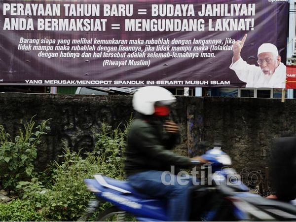 Poster Tolak Perayaan Tahun Baru
