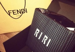 Tas Fendi dengan Inisial Nama, Tas yang Kini Jadi Favorit Selebriti Dunia