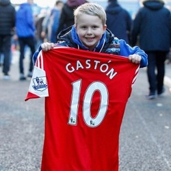 Kisah Jersey Gaston Ramirez, Kartu Kuning, dan Seorang Bocah Fans Everton