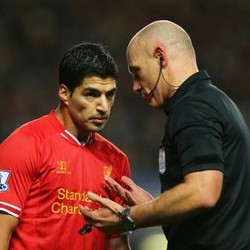 Mourinho: Dihadang Etoo, Suarez Jatuh Seperti Kena Tembak