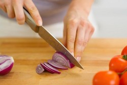 Tak Cuma Bikin Menangis, Irisan Bawang Juga Bisa Picu Migrain