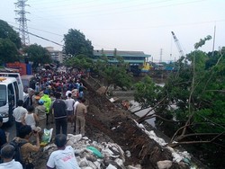 Camat Tanah Abang: Tanggul yang Ambles Bekas Tempat Pembuangan Sampah