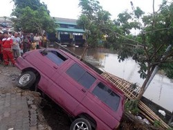 Tanggul Ambrol, Pemprov DKI Salahkan Material Beton Milik Kemenpera