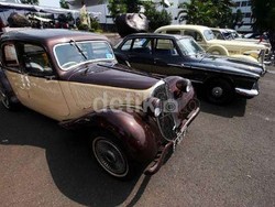 Wah, Ada Kursus Mengemudi Mobil Antik