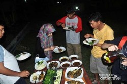 Tahun Baruan di Danau Toba, Enaknya Makan-makan