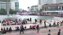 Pergantian Tahun, Ribuan Warga Membanjiri Bundaran HI