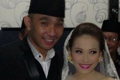Ayu Ting Ting Resmi Menikah, Prince of Cambridge Lahir