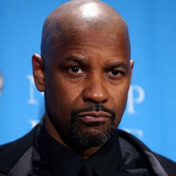 Denzel Washington Dilirik Perankan Green Lantern untuk Man of Steel 2