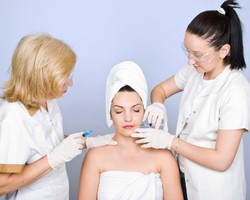 Bedah Plastik yang Jadi Tren di 2014, Implan Dagu & Mengencangkan Vagina