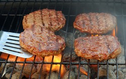 Yuk, Bikin BBQ Burger yang Empuk Juicy!