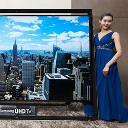 TV Raksasa Samsung Dijual Seharga Rumah