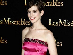 Kado Natal dan Tahun Baru Anne Hathaway, Mobil Listrik Imut