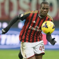 Balotelli Takkan Tinggalkan Milan