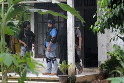 Rumah Terduga Teroris Anton di Banyumas Digeledah, Keluarga Diamankan