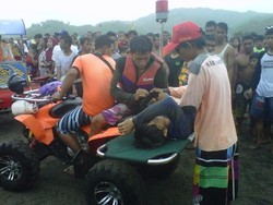 Mandi saat Ombak Tinggi, 2 Pengunjung Parangtritis Nyaris Terseret ke Laut