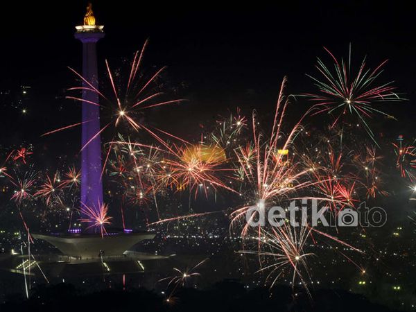 Pesta Kembang Api di Monas