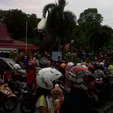 Pengunjung KBS Membludak, Lalin Diponegoro Macet