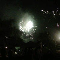 Tahun Baru 2014, Langit Surabaya Gemerlap Kembang Api