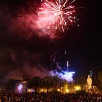 Pesta Kembang Api Pemprov Jatim di Depan Grahadi Telan Rp 200 Juta