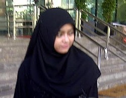 Ditanya Isu Perceraian dengan Luthfi, Darin Terdiam