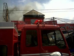 Belasan Kios di Pasar Cikupa Tangerang Terbakar