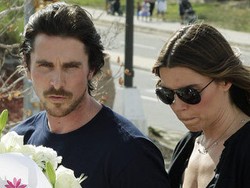 Dilarang Istri, Christian Bale Berhenti Naik Motor
