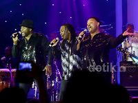 Earth, Wind & Fire Meriahkan Tahun Baru di Bandung