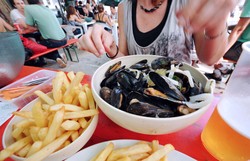 Saat Traveling, Temukan 10 Makanan Paling Nikmat Ini (Bag 1)