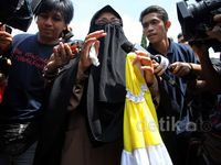 Keluarga Dayat Kacamata Cs Datangi RS Polri