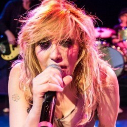 Courtney Love Isyaratkan Akan Reuni Bareng Hole