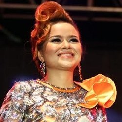 Manggung Bareng Radja Band, Siti Liza Santai