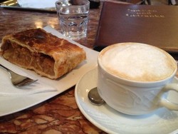 Tahukah Anda dari Mana Asal Poutine dan Schnitzel yang Populer di Dunia? (2)