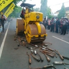 Ratusan Knalpot Brong Razia Tahun Baru Digilas Alat Berat