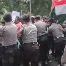 Demo Mahasiswa Tolak Kedatangan SBY ke Tebuireng Sempat Ricuh