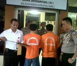 Kerap Rampas Tas Wanita, Polisi Ringkus Komplotan Golok Maung