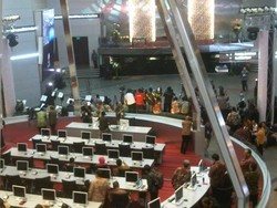 Boediono Buka Perdagangan, Lantai Bursa Harus Steril