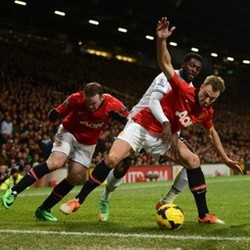 MU Lebih Baik Saat Tandang daripada Kandang, Evans Bingung