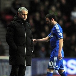 Mourinho Masih Ingin Pertahankan Mata dan Essien