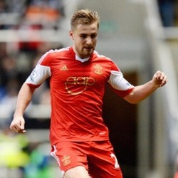 MU Disarankan Rekrut Luke Shaw Bukan Baines