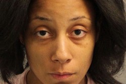 Asyik Berjudi, Ibu Muda Ini Tinggalkan Putrinya di Mobil Selama 8 Jam