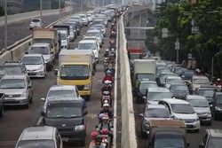 PNS DKI Dilarang Ngantor Bawa Mobil, Kendaraan Operasional Tetap Boleh
