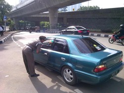 Sudah Terlambat, Para PNS Ini Pakai Mobil ke Kantor Wali Kota Jaksel