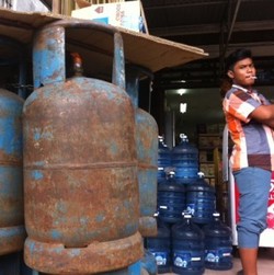 Kado Awal Tahun, Harga Elpiji 12 Kg Meroket