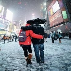 Badai Salju di New York Batalkan 700 Penerbangan dan Jalanan Ditutup