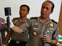 Polri Gelar Barang Bukti Milik Dayat Kacamata Cs