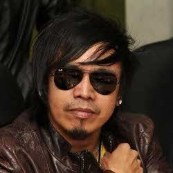 Lagu Parah Dicuri, Kontrak Radja Turun Drastis